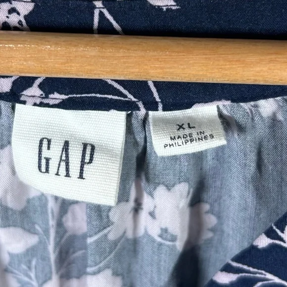 GAP Navy Pink Floral Blouse XL Classic Boho Short Sleeve V Neck Rayon Top - Picture 3 of 5